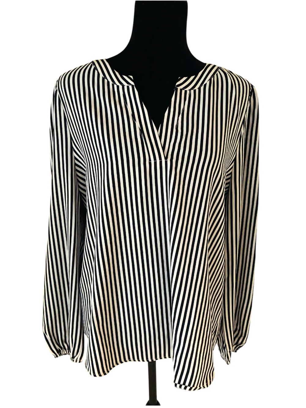 Savanna Jane Boutique Sz LARGE Black White Vertical Stripe V-Neck Dressy Blouse - Picture 2 of 8